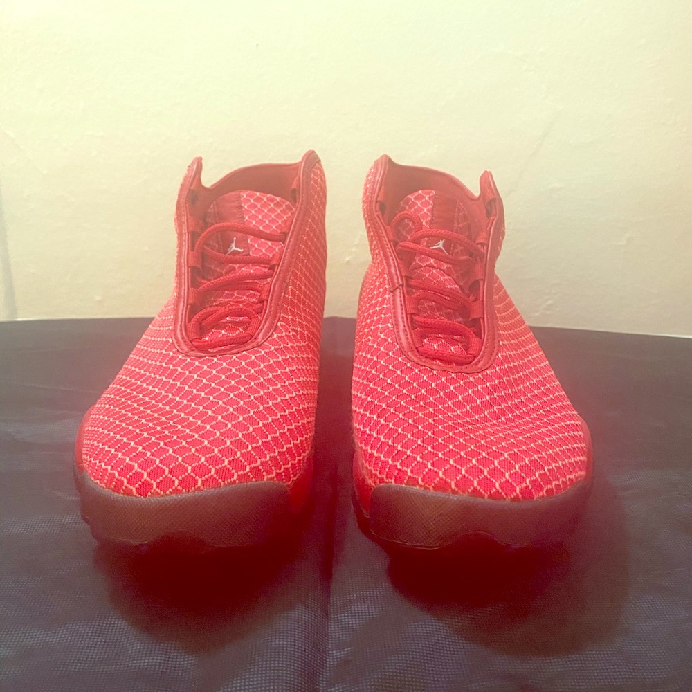 Jordan Horizon size. 11